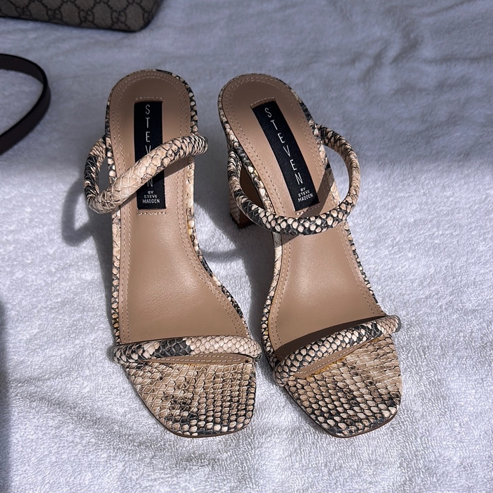 Steve Madden Tan and Black Heels with Strappy Design
